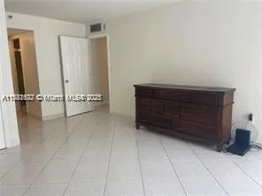 6061 Collins Ave, #17B