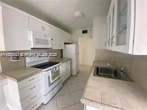 6061 Collins Ave, #17B
