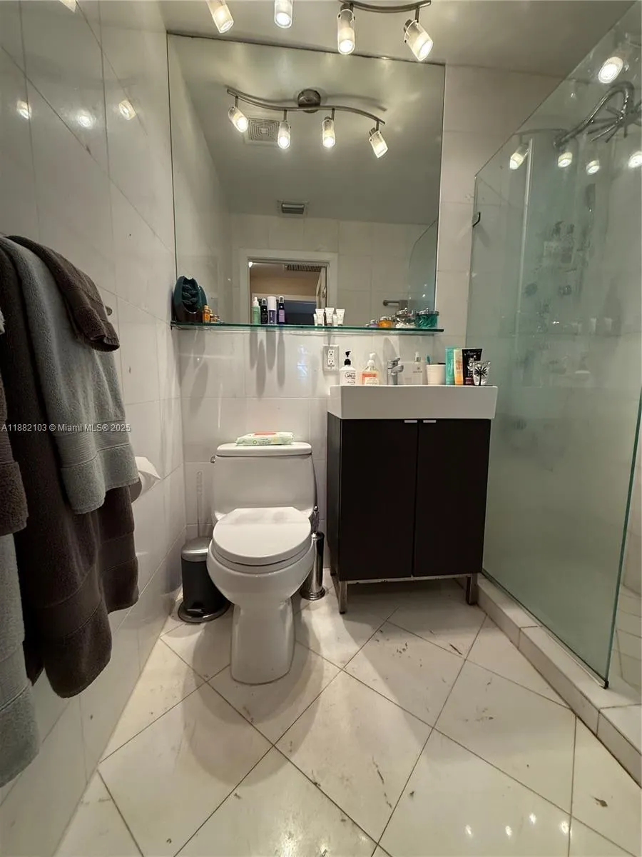 1600 Michigan Ave, #1