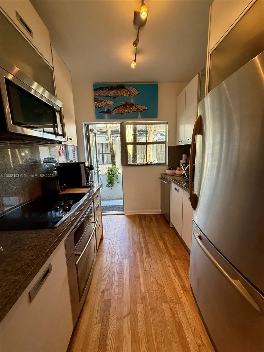 1600 Michigan Ave, #1