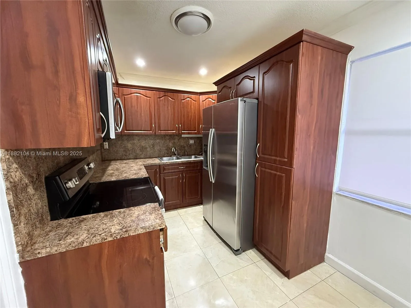 1560 W 46th St, #115