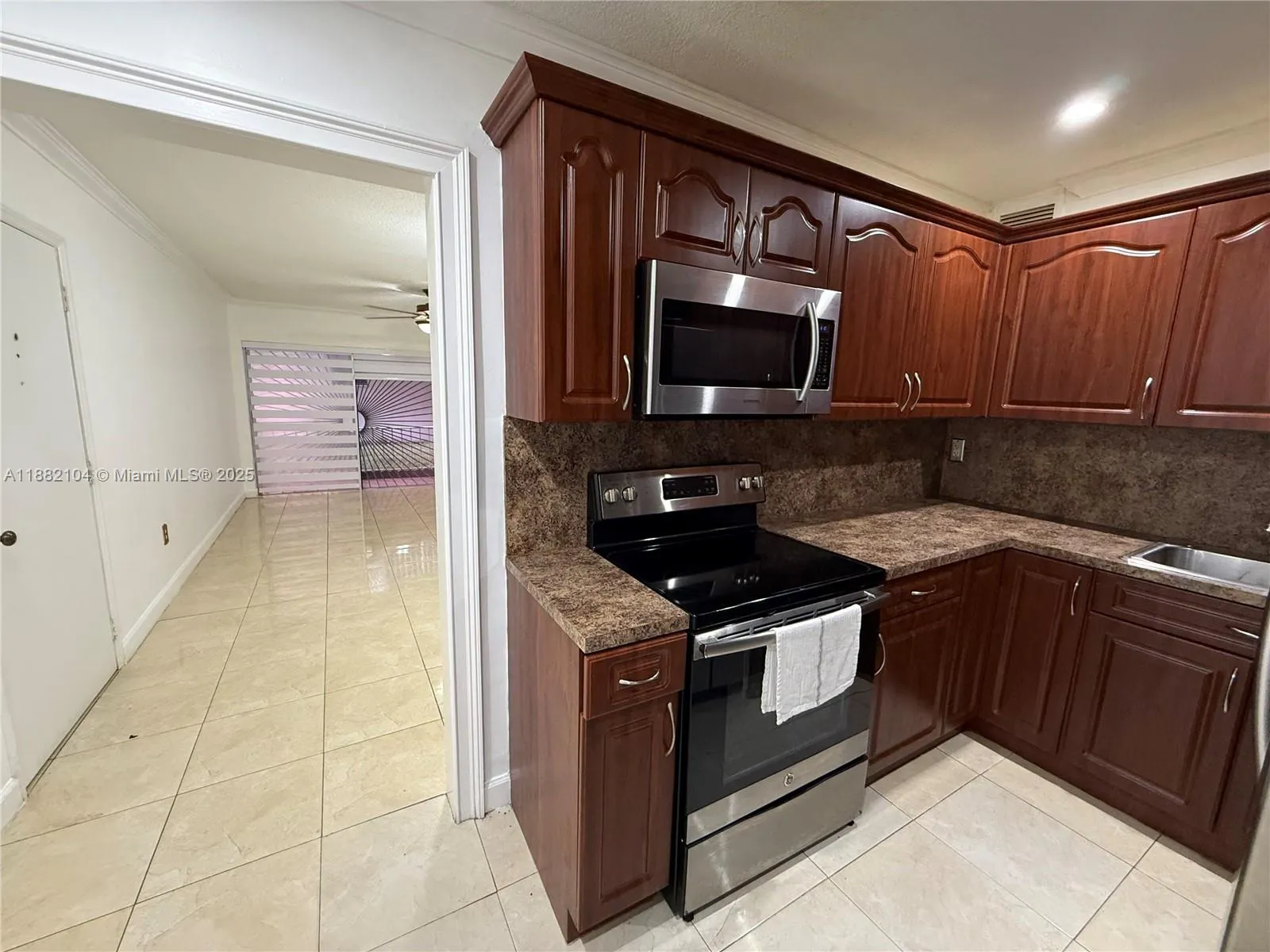 1560 W 46th St, #115