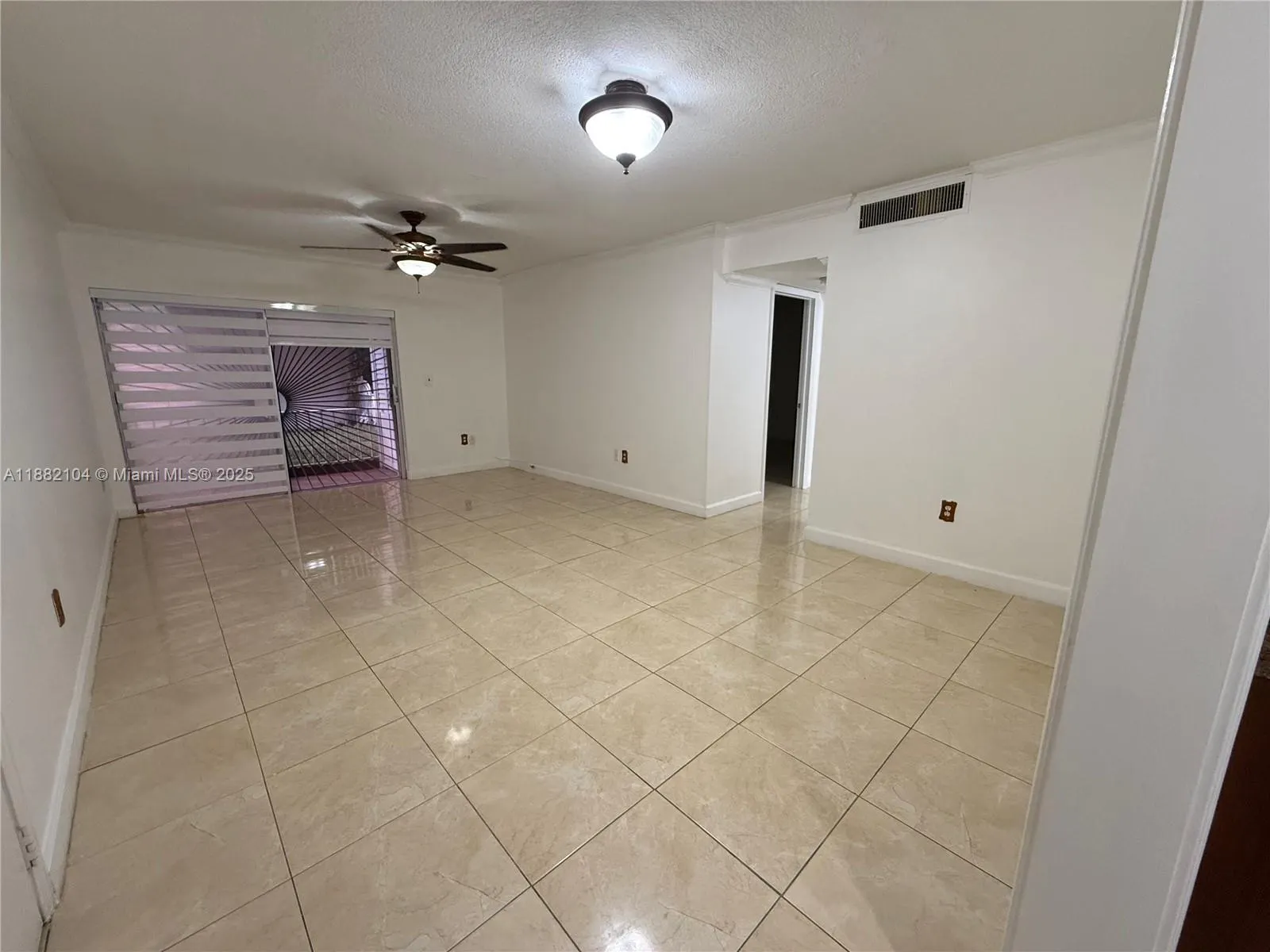 1560 W 46th St, #115