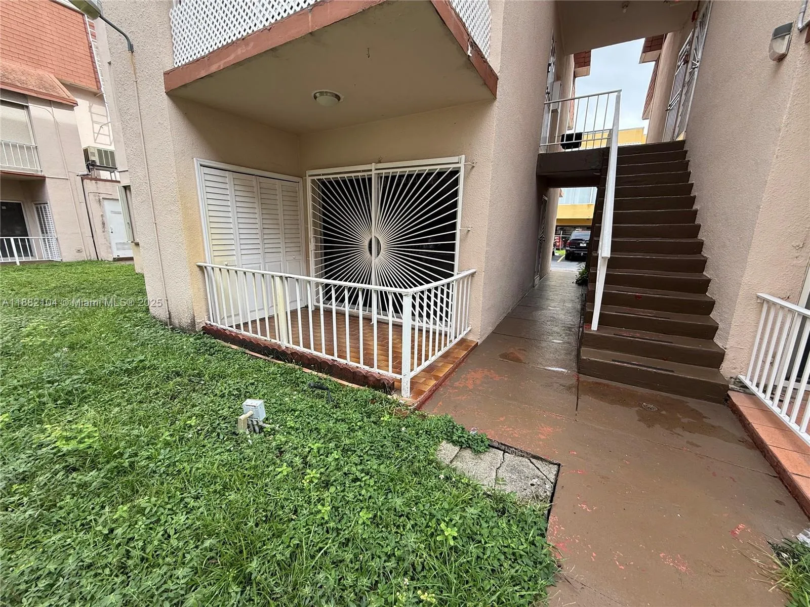 1560 W 46th St, #115
