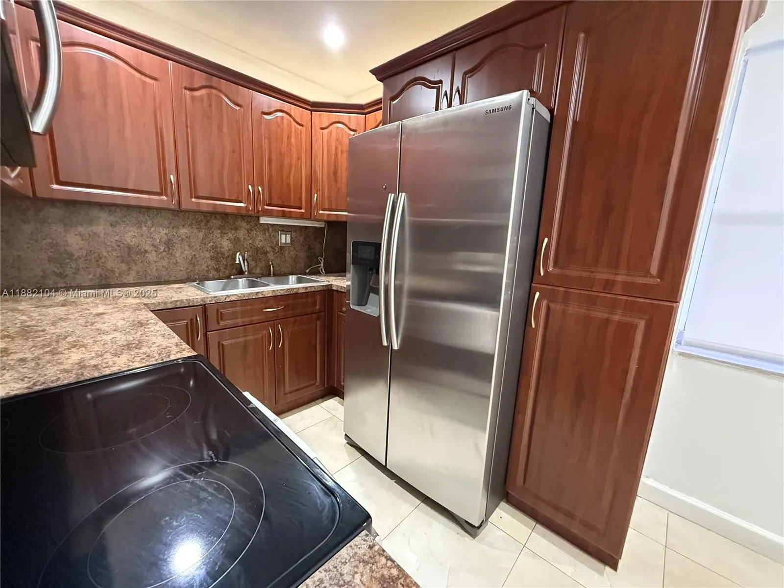 1560 W 46th St, #115
