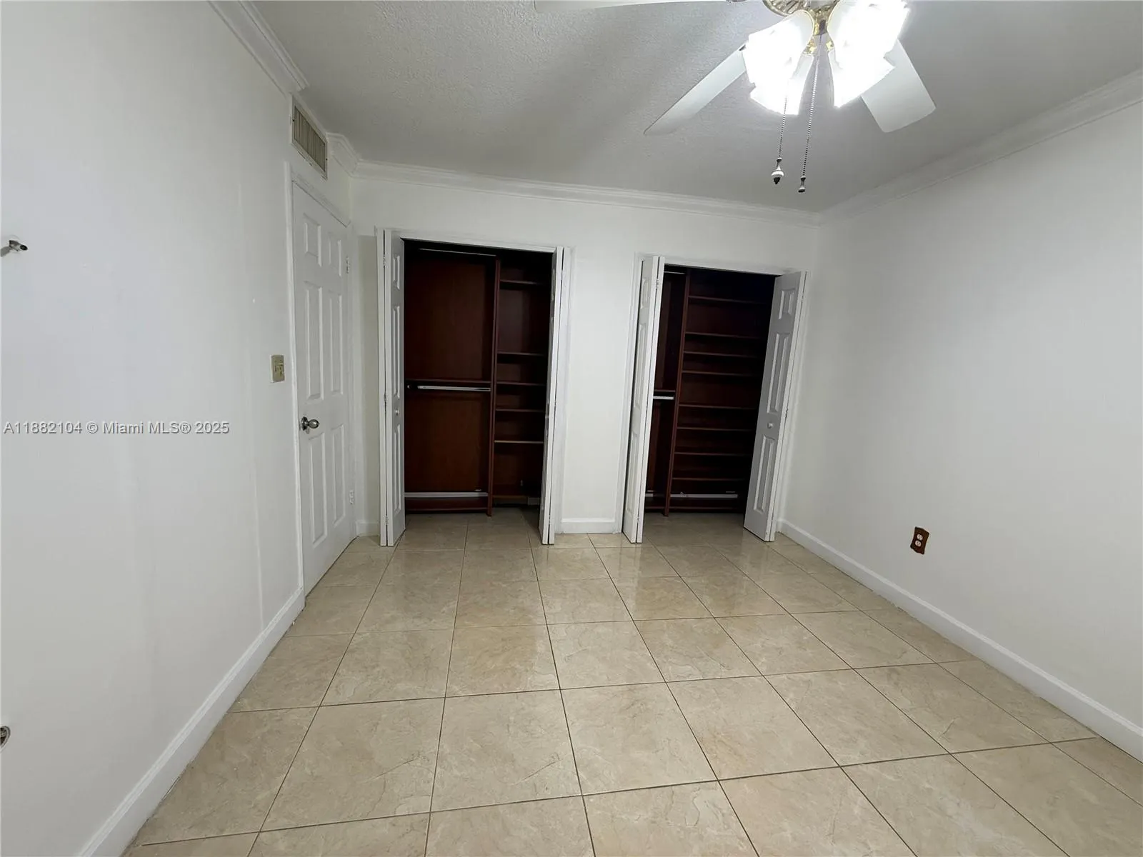 1560 W 46th St, #115