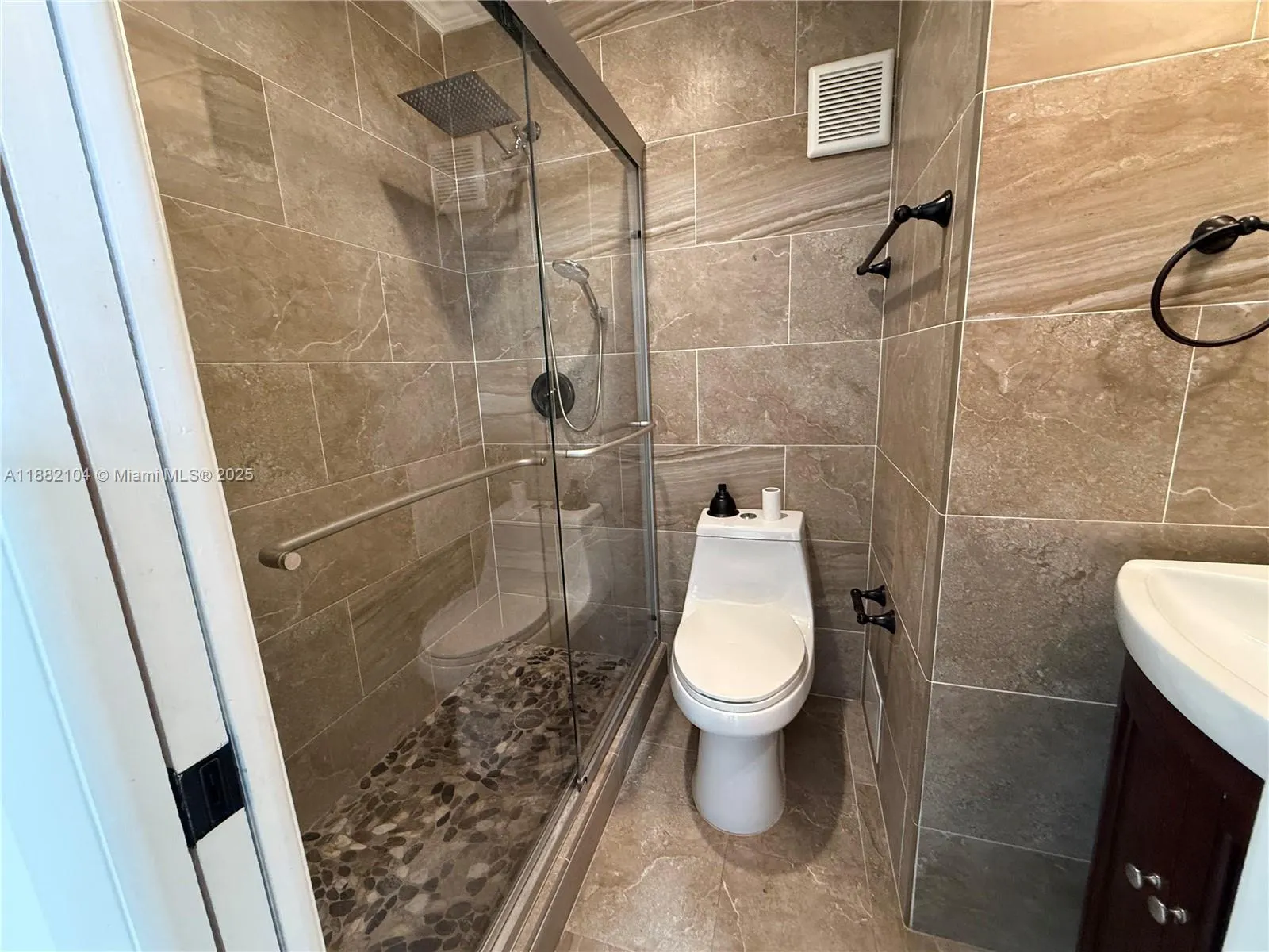 1560 W 46th St, #115