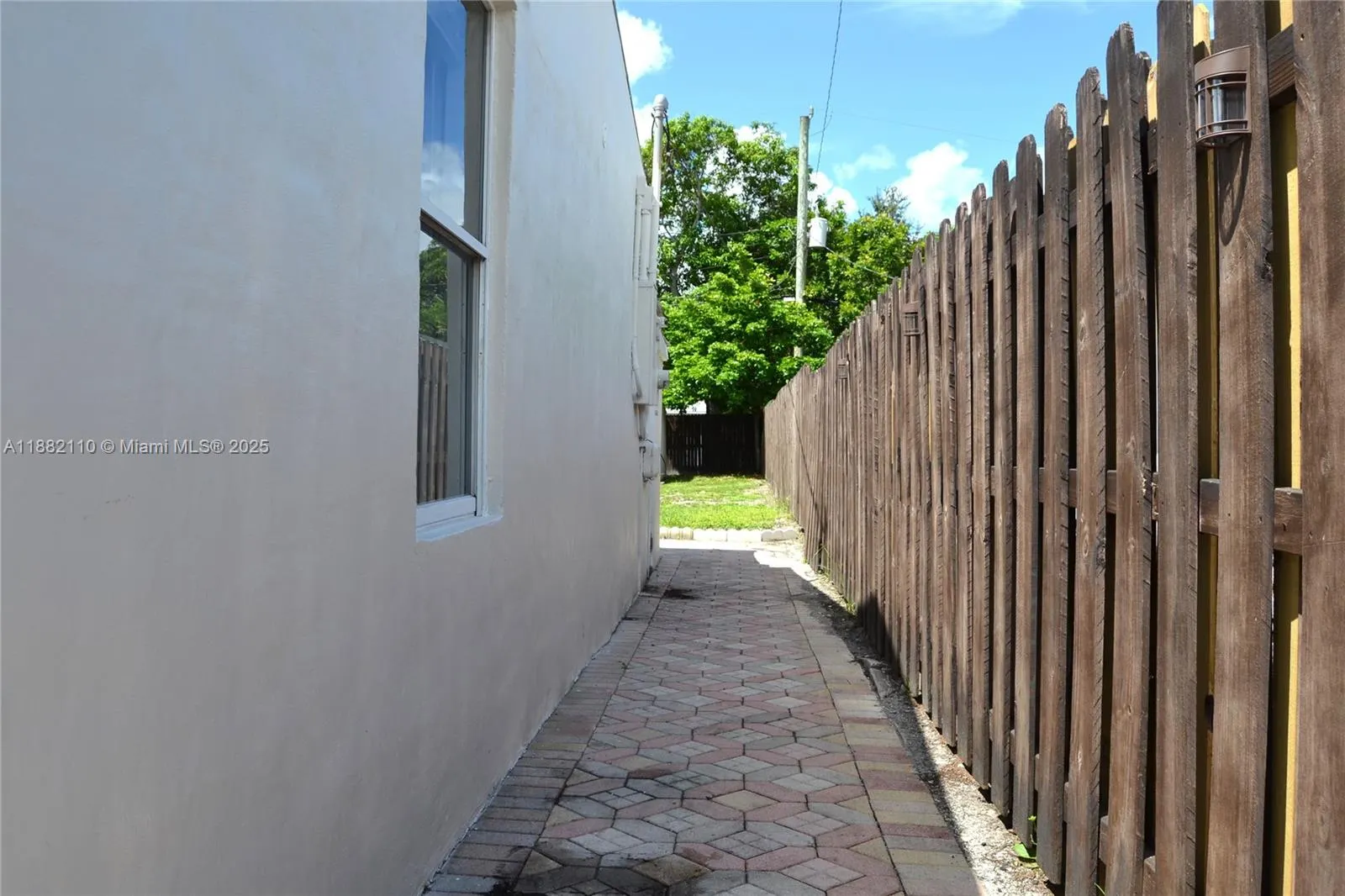 1529 NW 2nd Ave