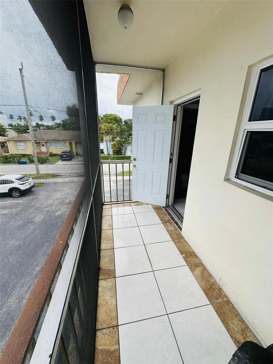 415 NE 2nd St, #202