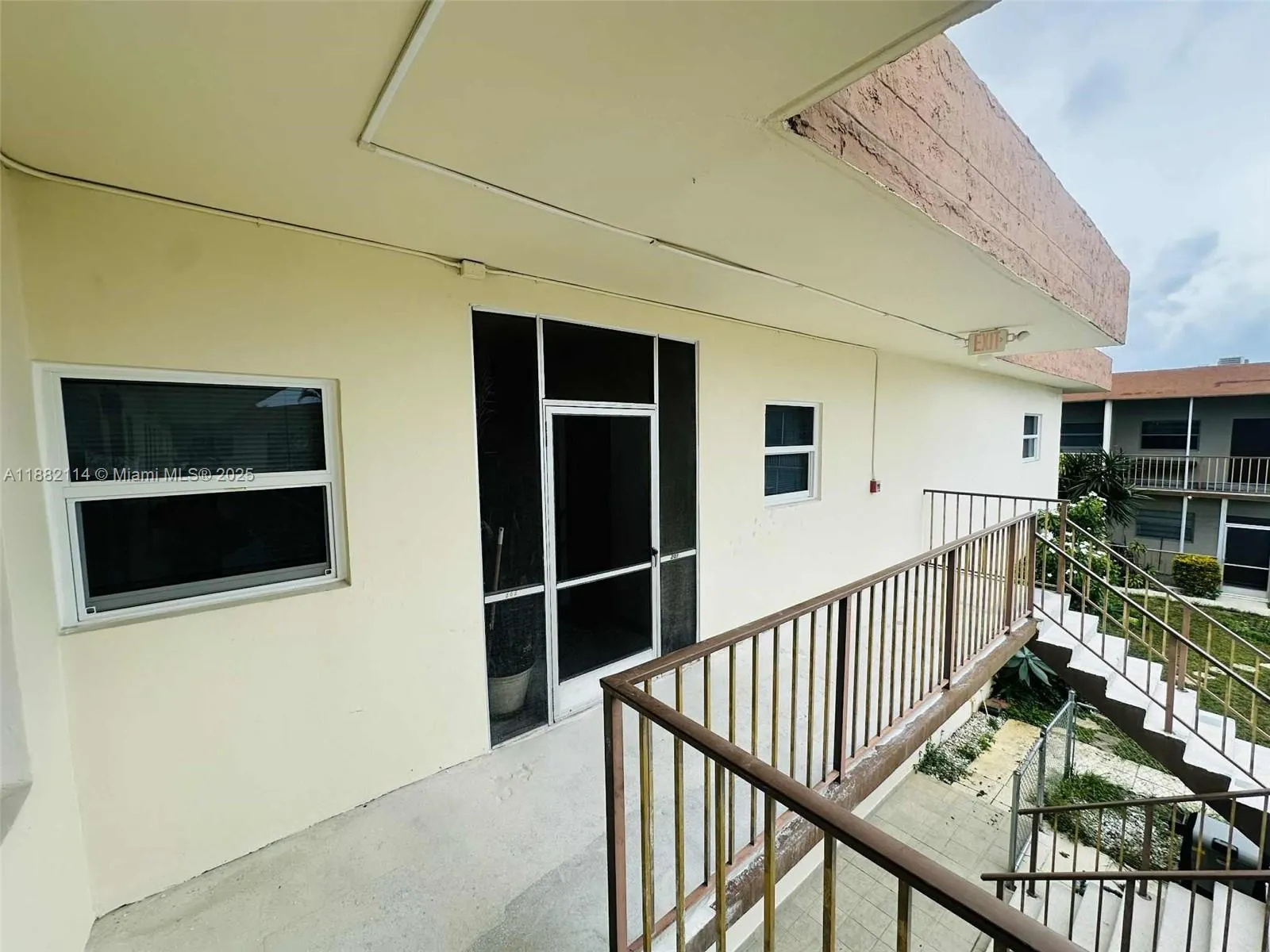 415 NE 2nd St, #202
