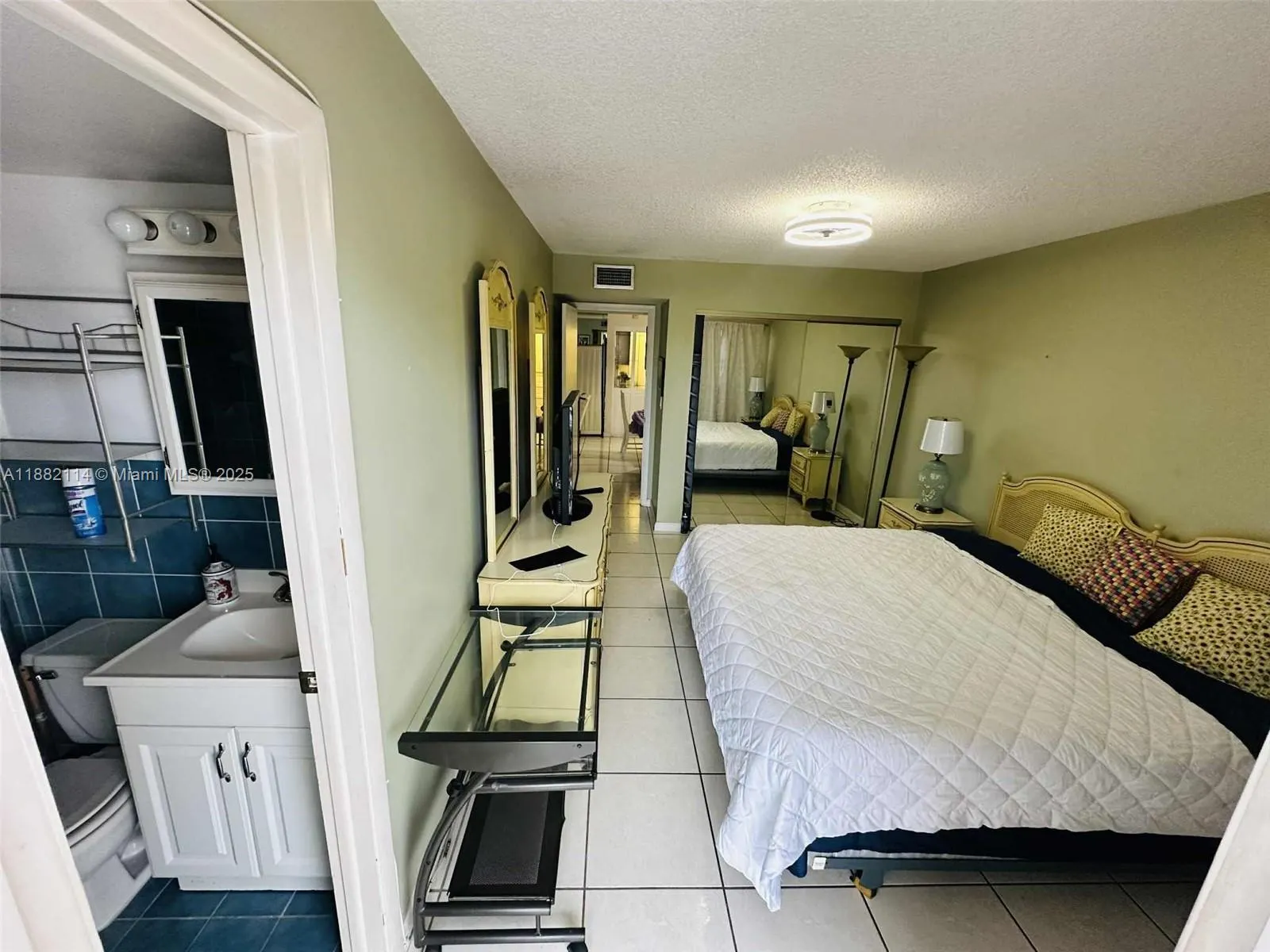 415 NE 2nd St, #202