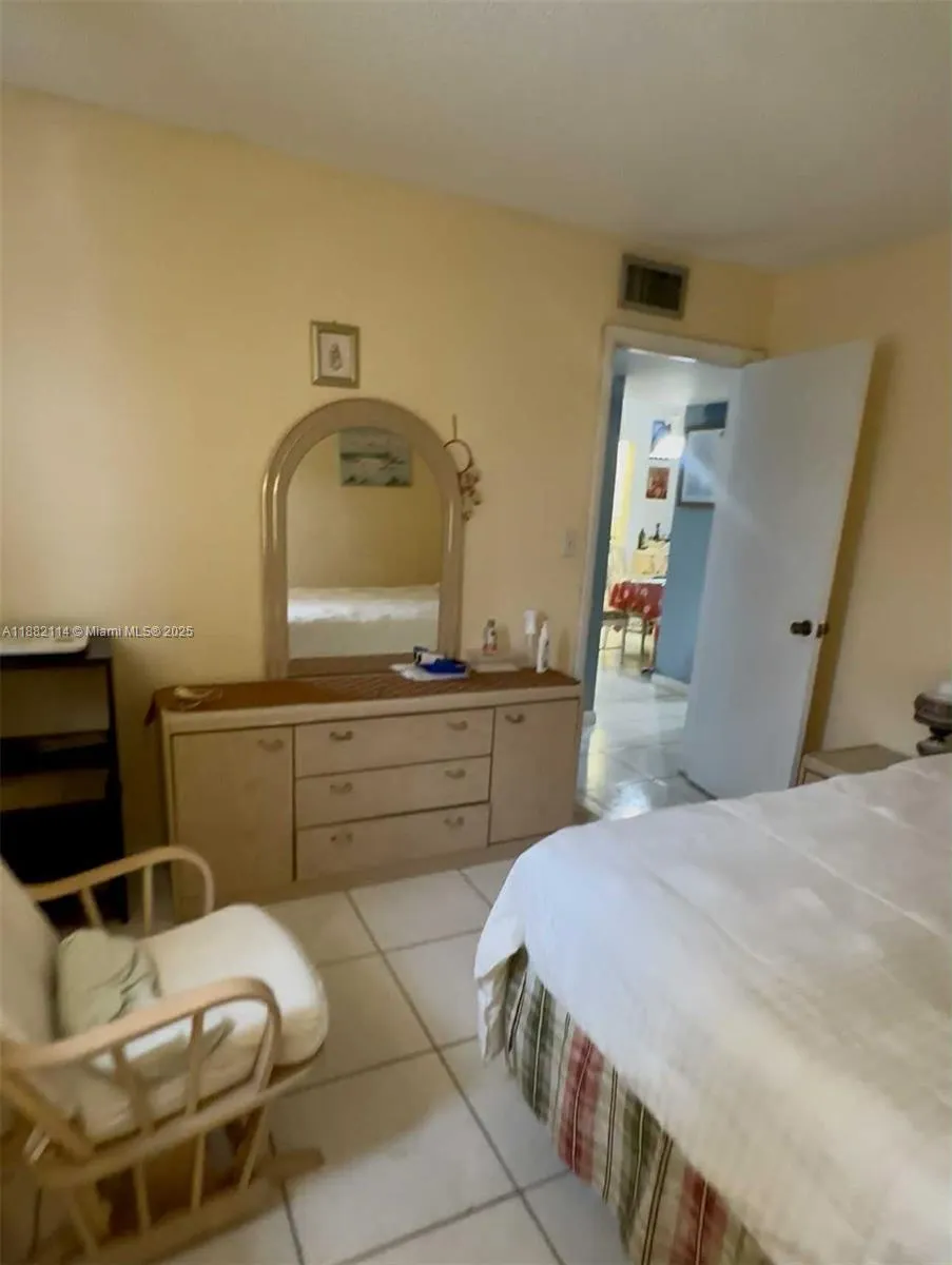 415 NE 2nd St, #202