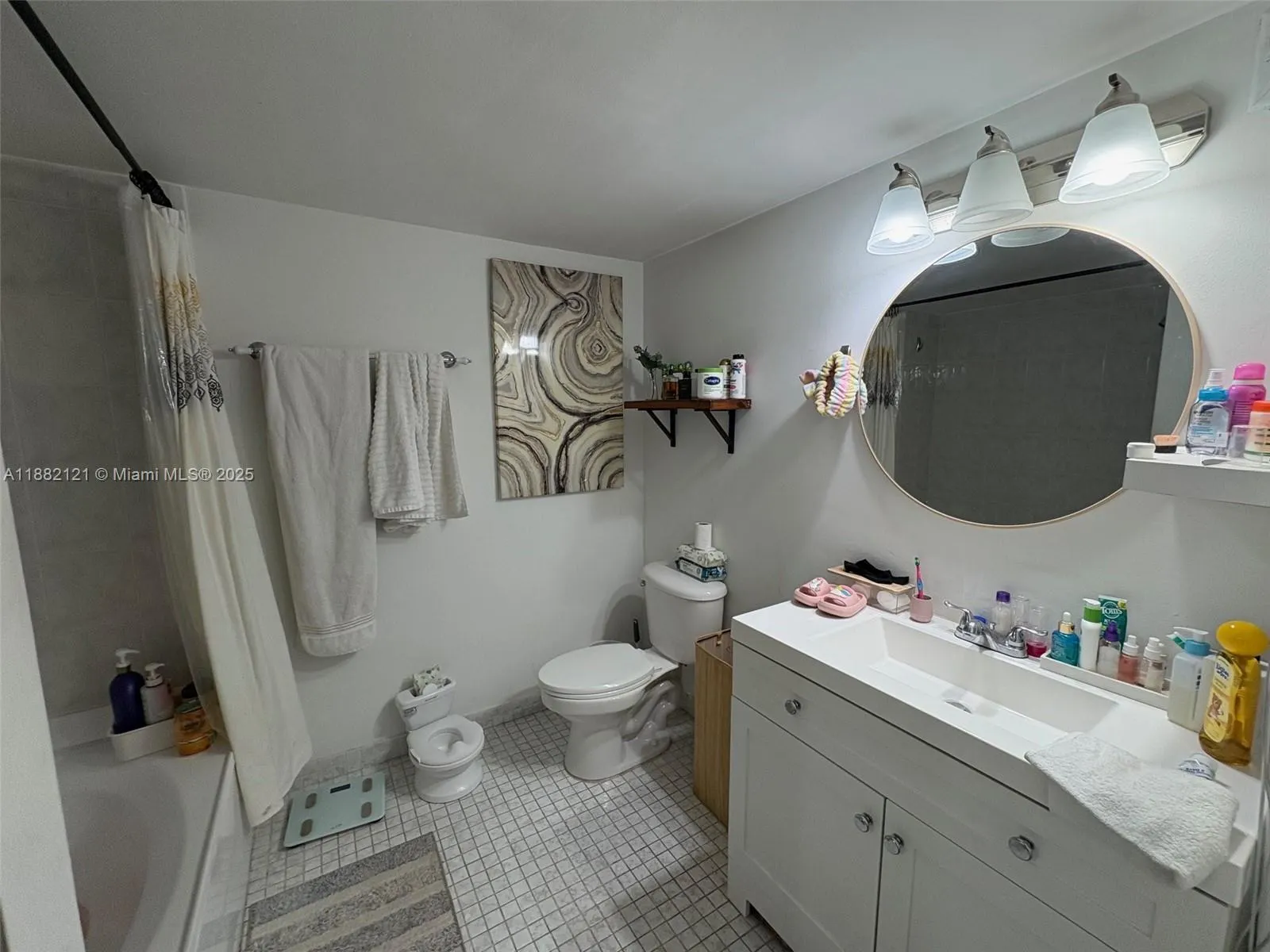 200 Leslie Dr, #228