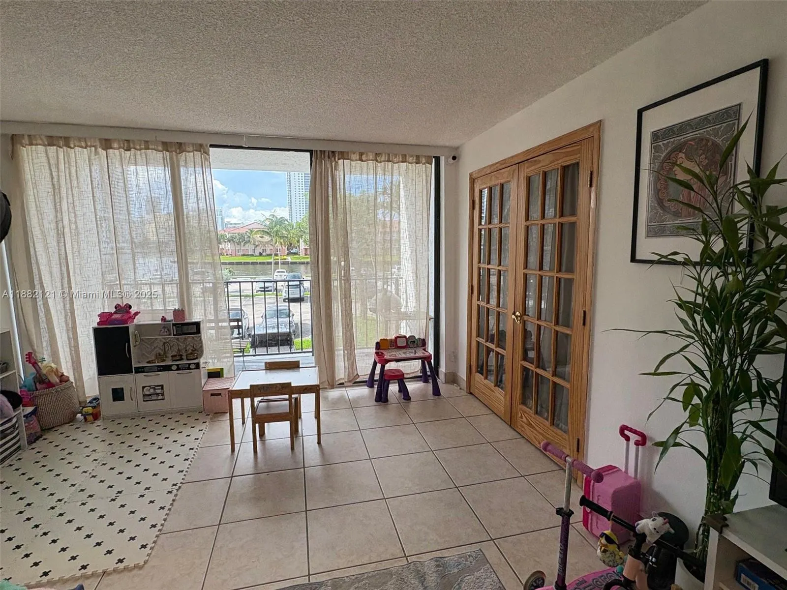 200 Leslie Dr, #228