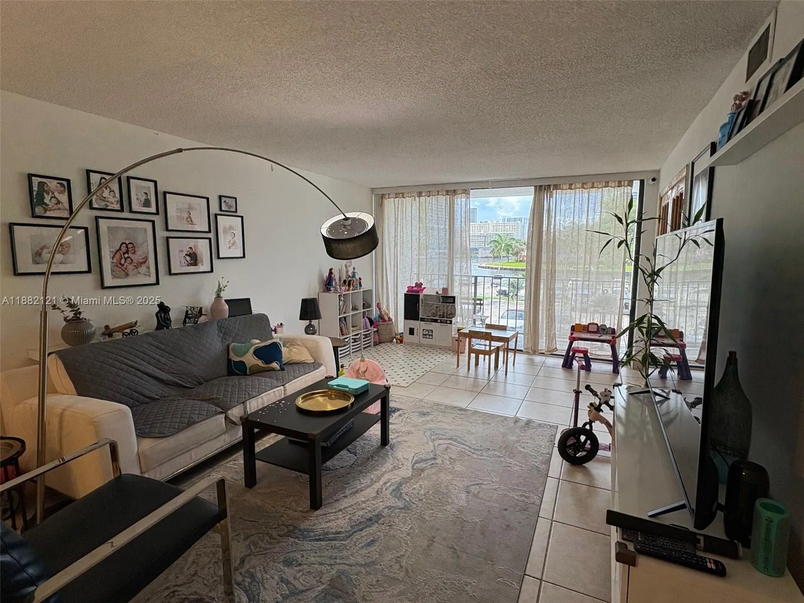 200 Leslie Dr, #228
