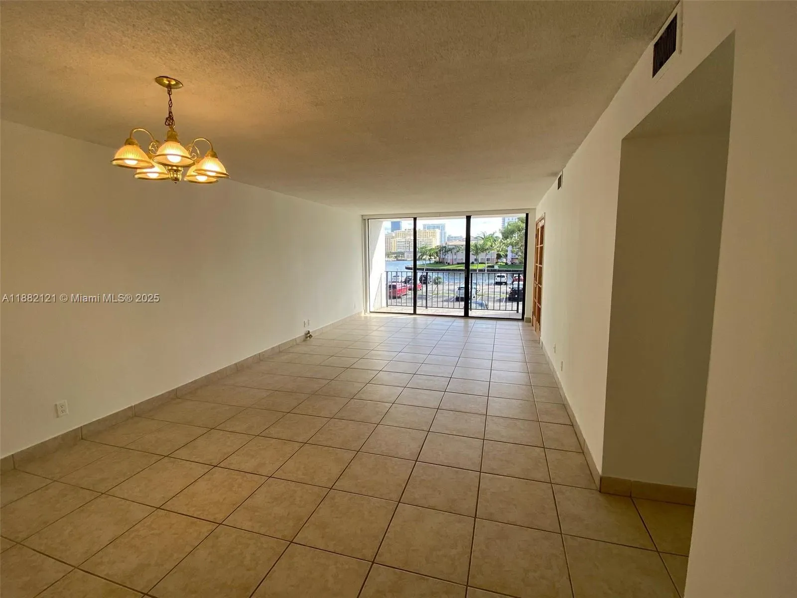 200 Leslie Dr, #228