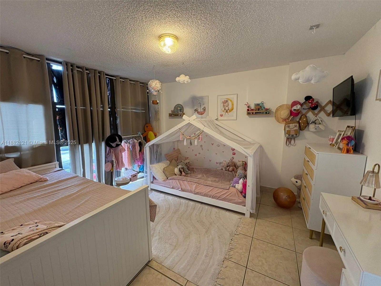 200 Leslie Dr, #228