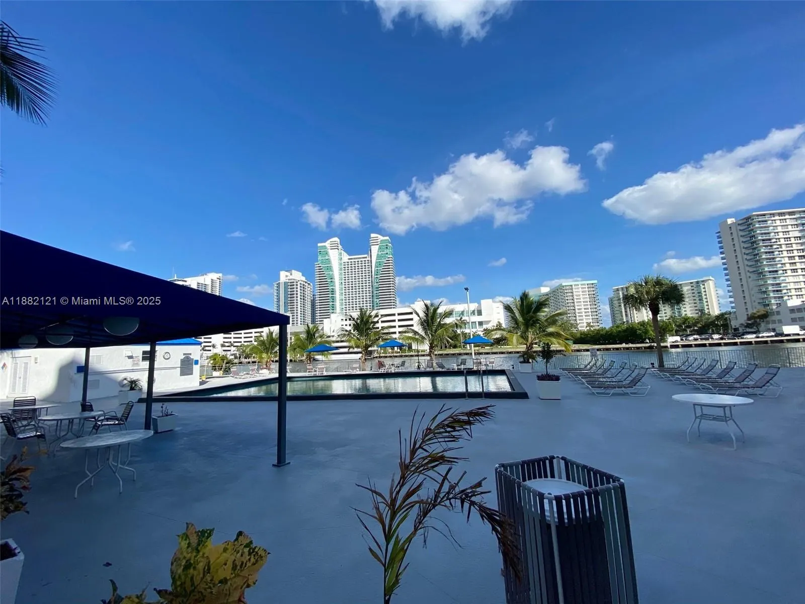 200 Leslie Dr, #228