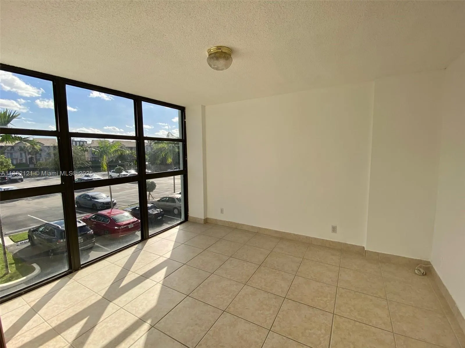 200 Leslie Dr, #228