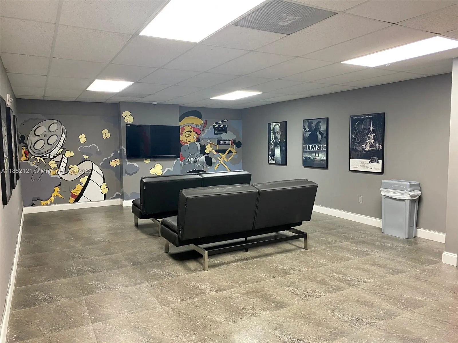 200 Leslie Dr, #228
