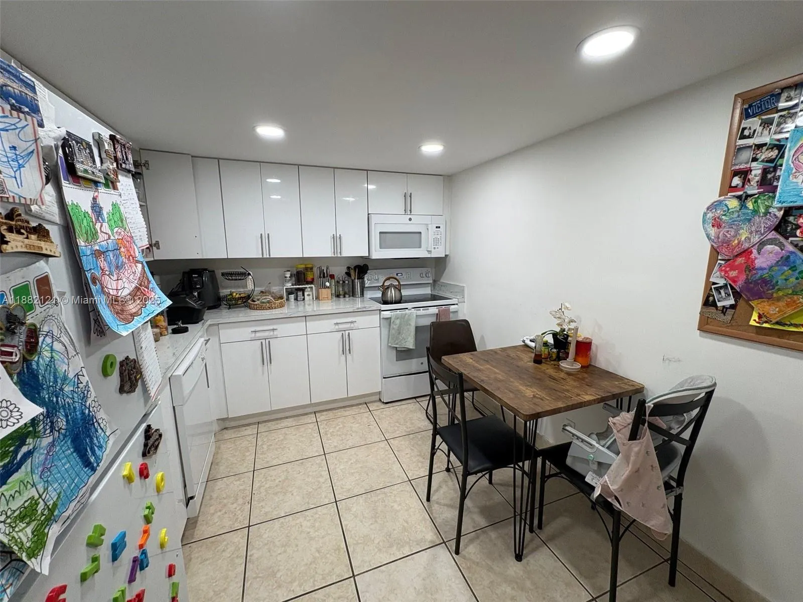 200 Leslie Dr, #228