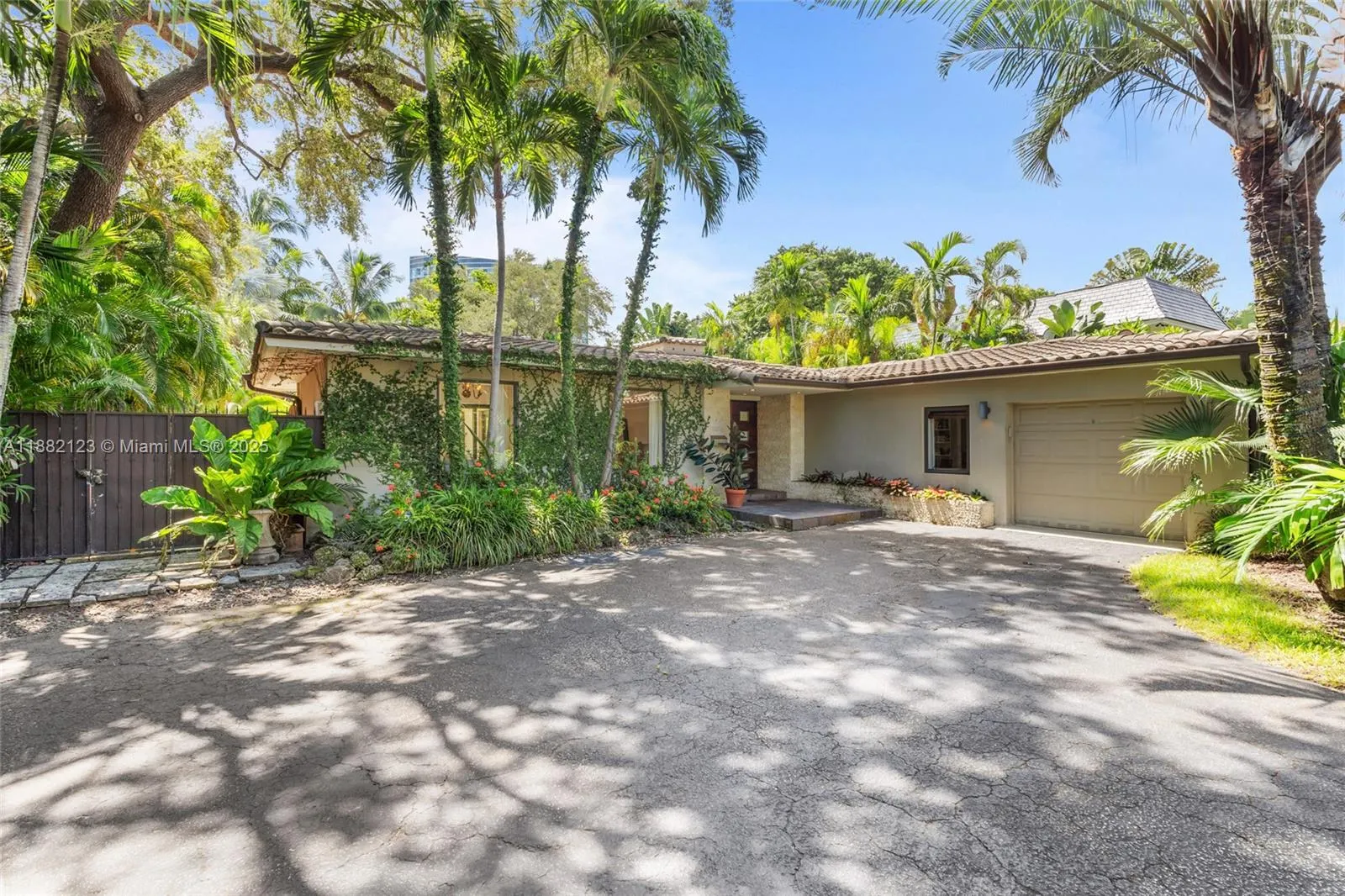 560 Sabal Palm Rd