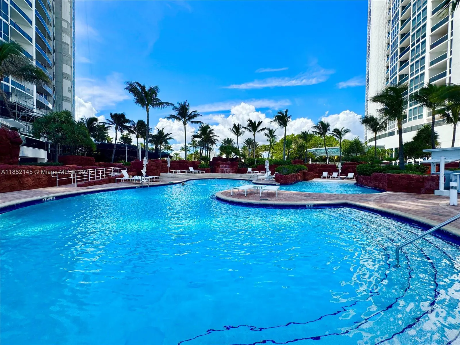 18101 Collins Ave, #602