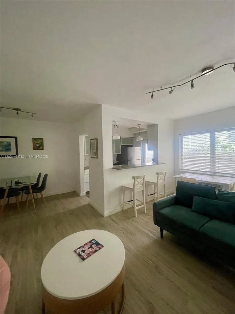 1021 Michigan Ave, #2