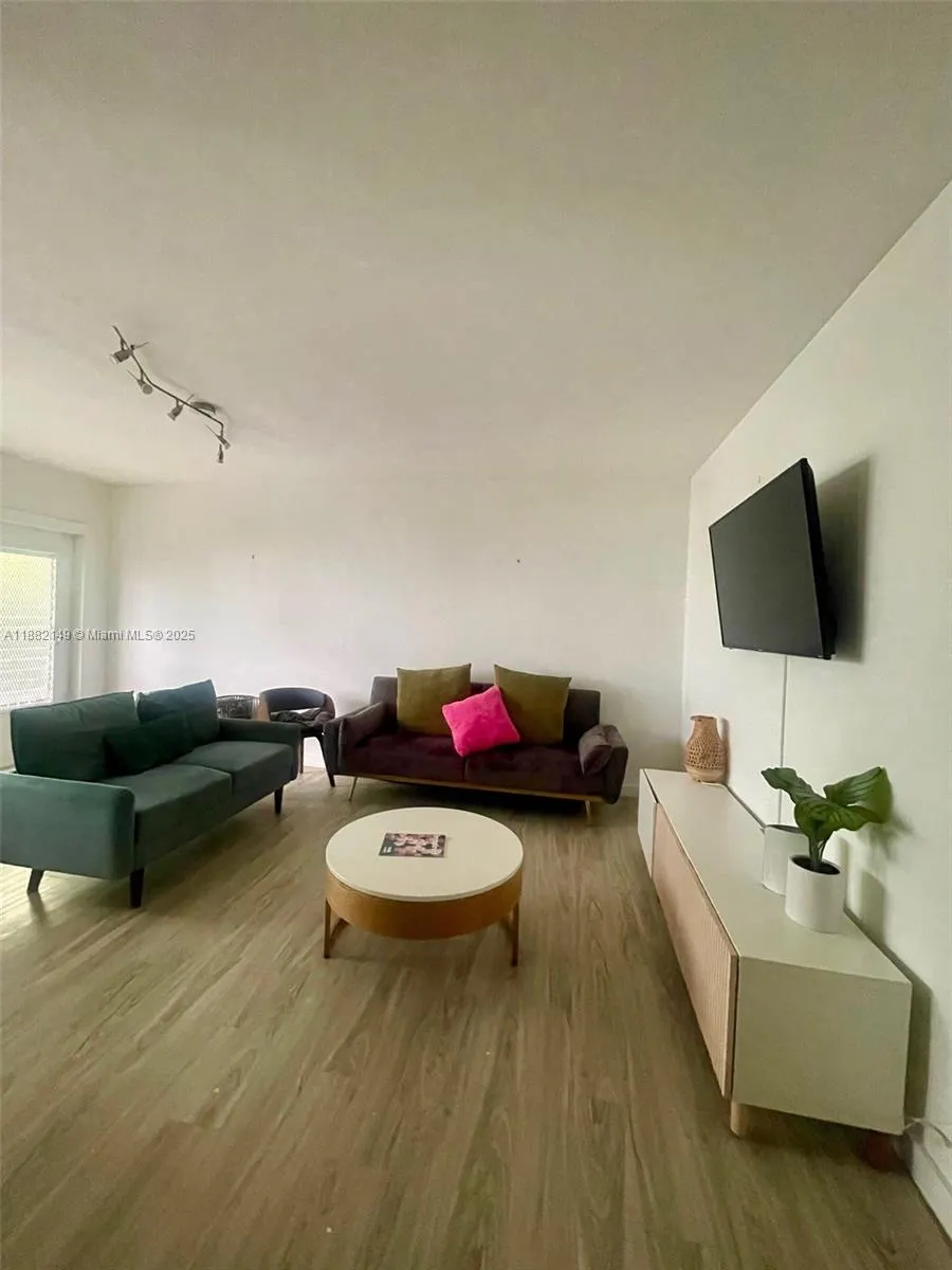 1021 Michigan Ave, #2