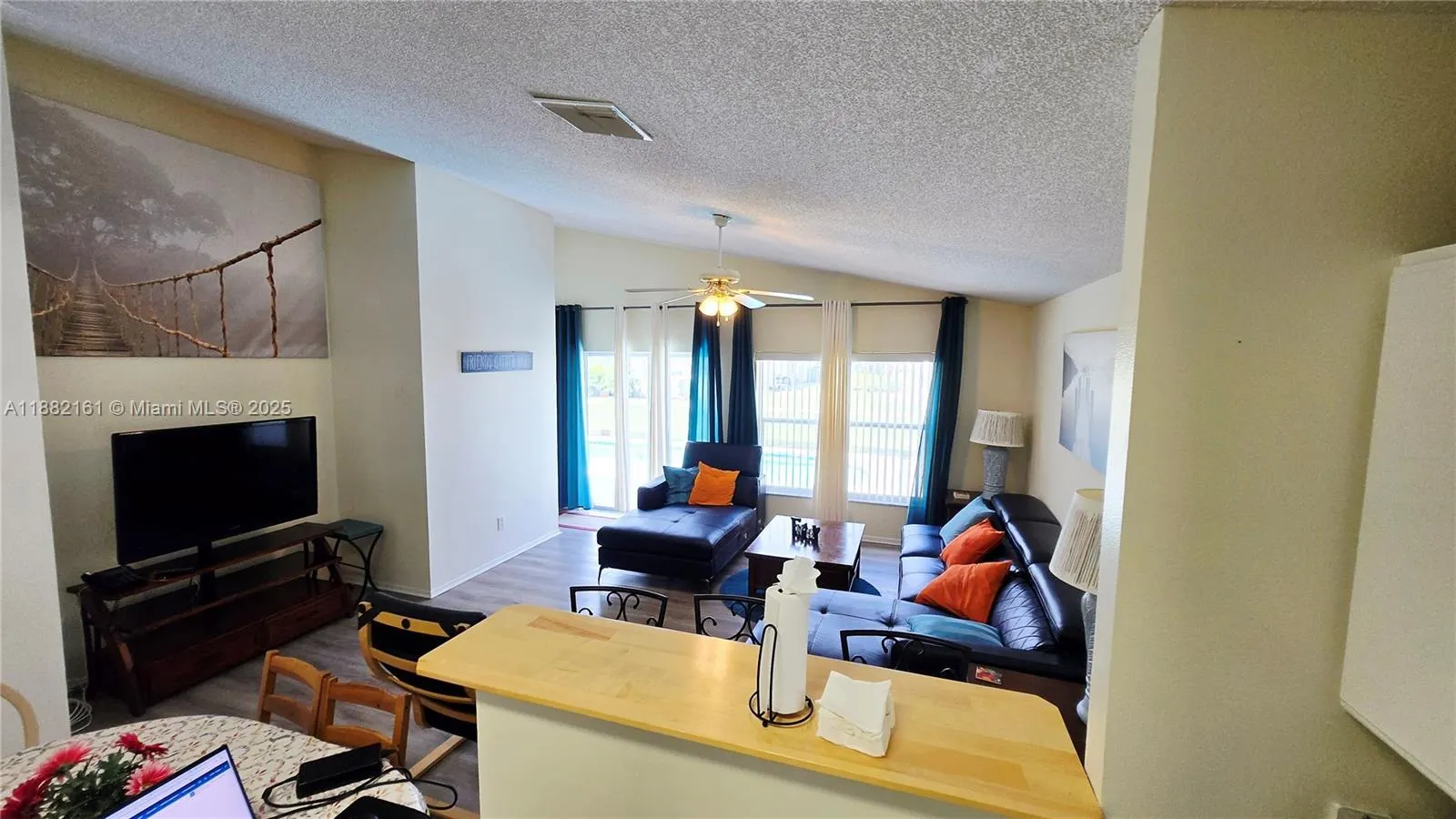 550 Castlemain Cir