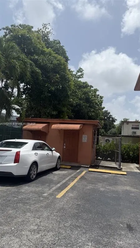 1716 NW 19th St