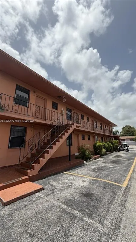 1716 NW 19th St