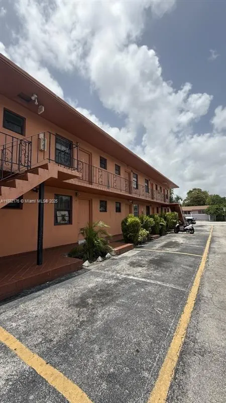 1716 NW 19th St