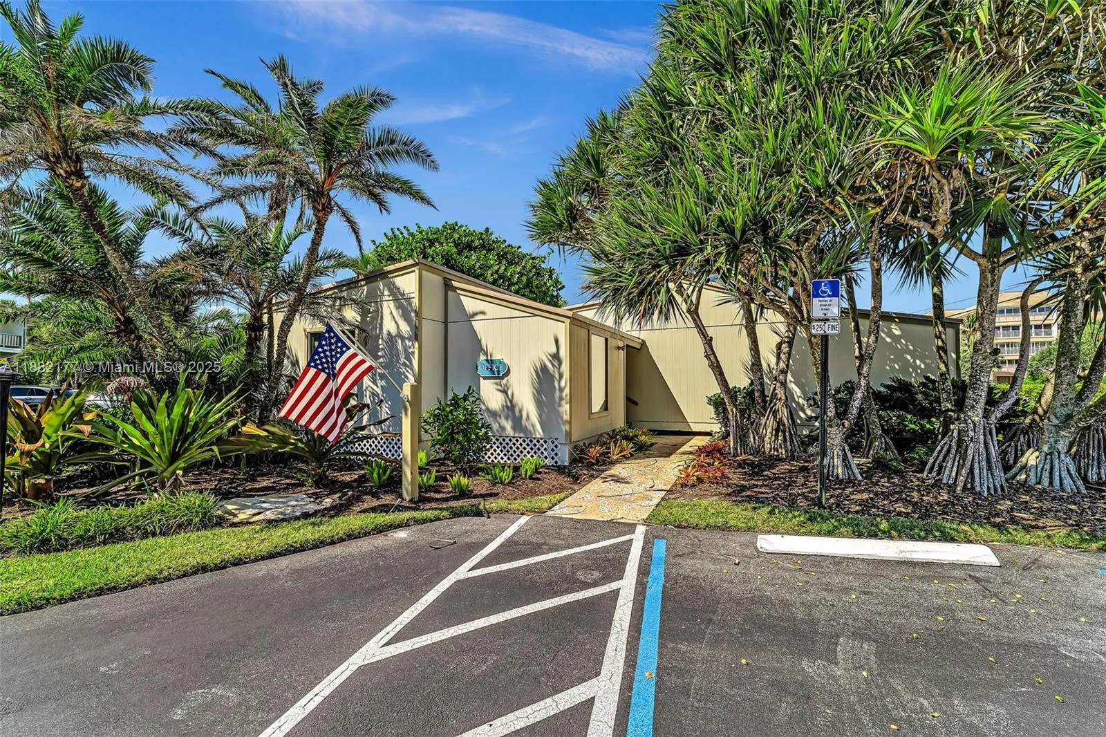 1456 NE Ocean Blvd, #7-204
