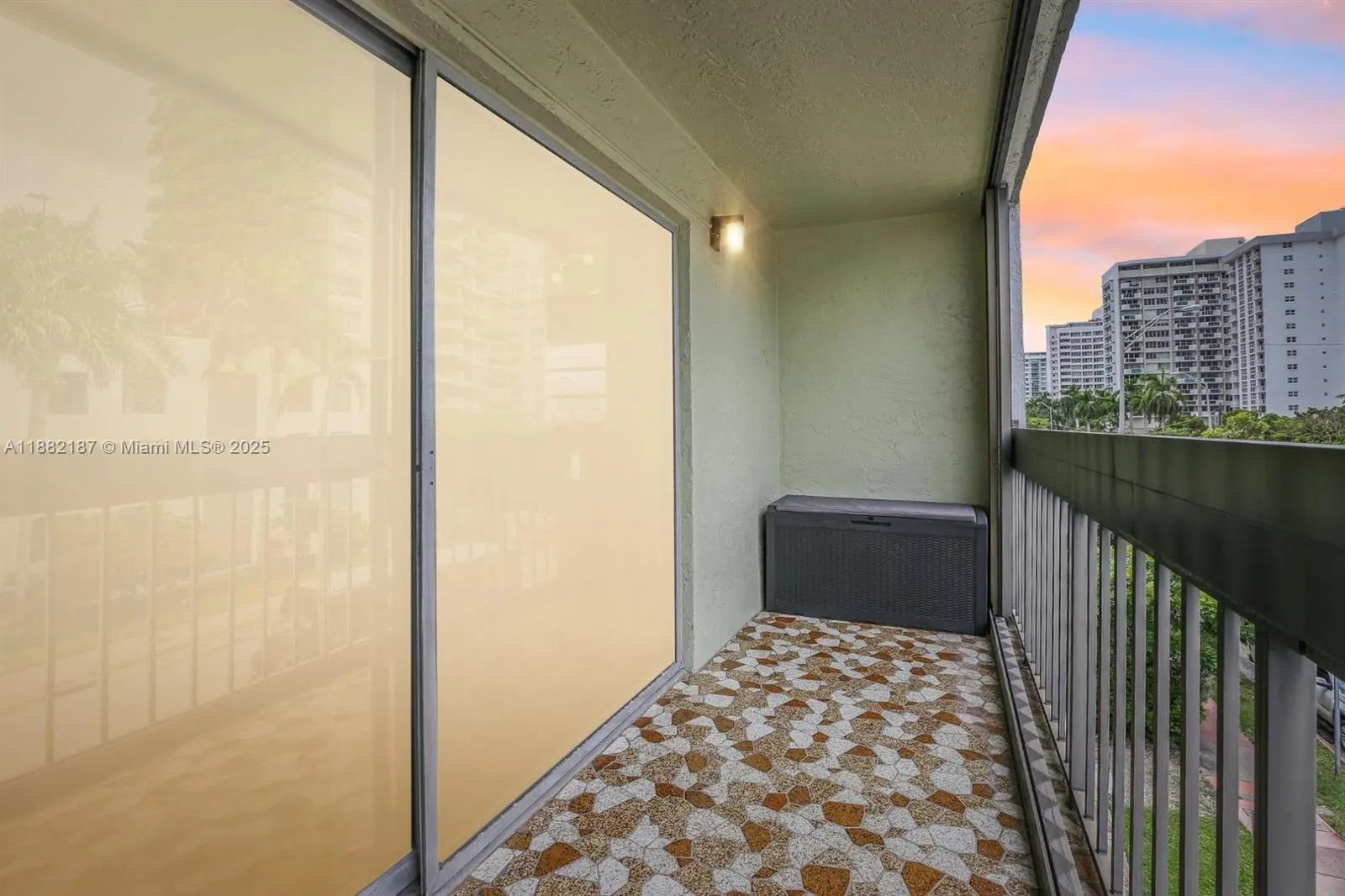 1345 West Avenue, #304