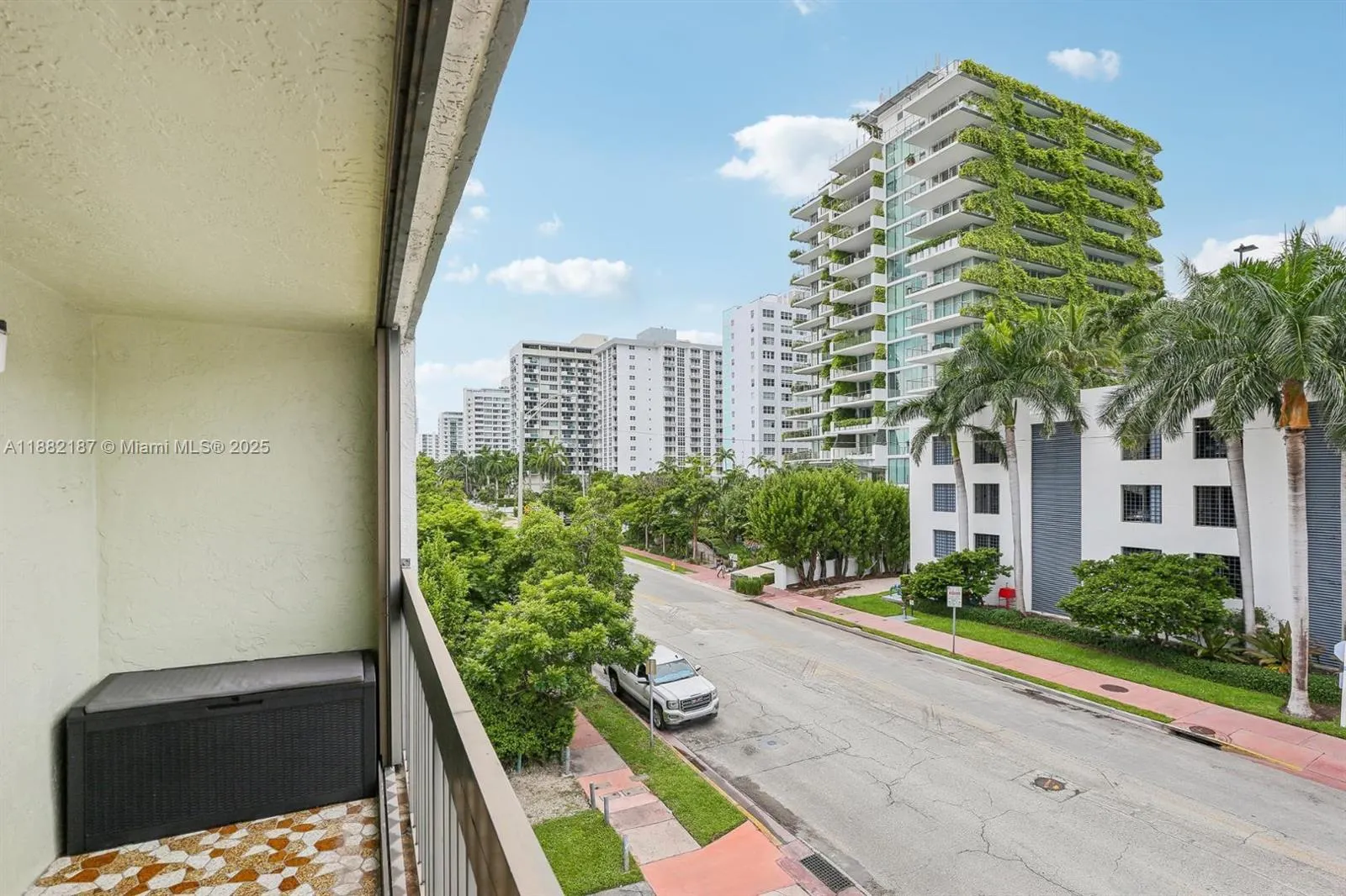 1345 West Avenue, #304
