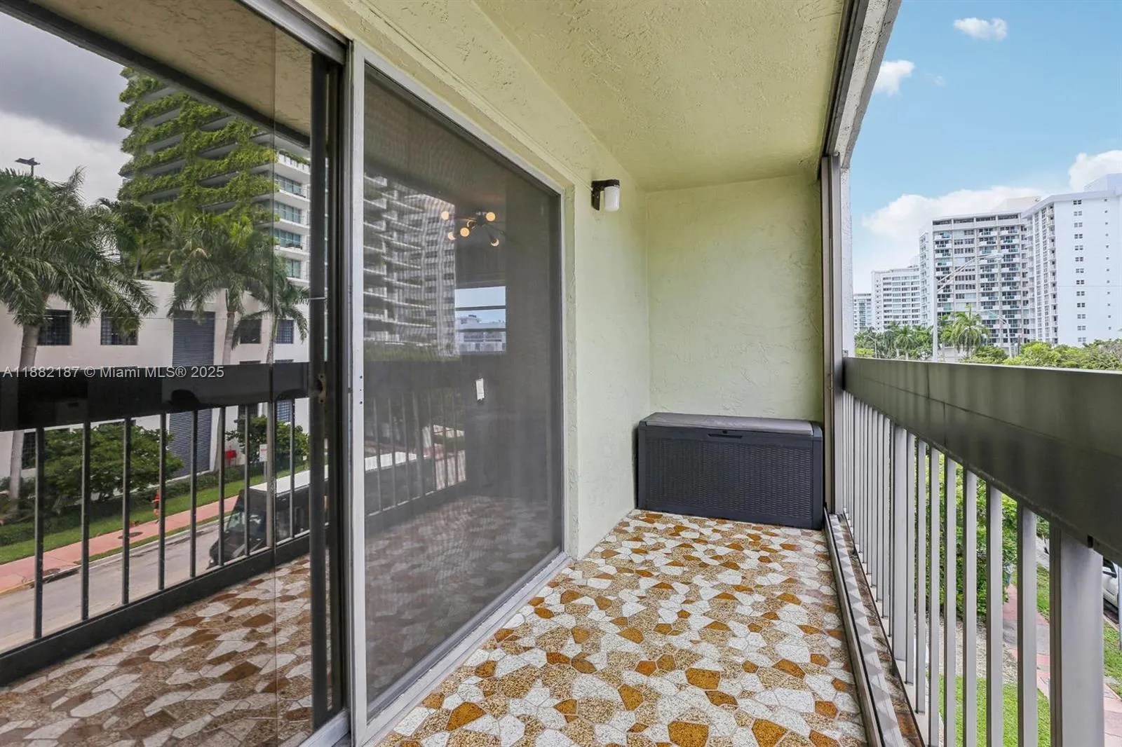 1345 West Avenue, #304