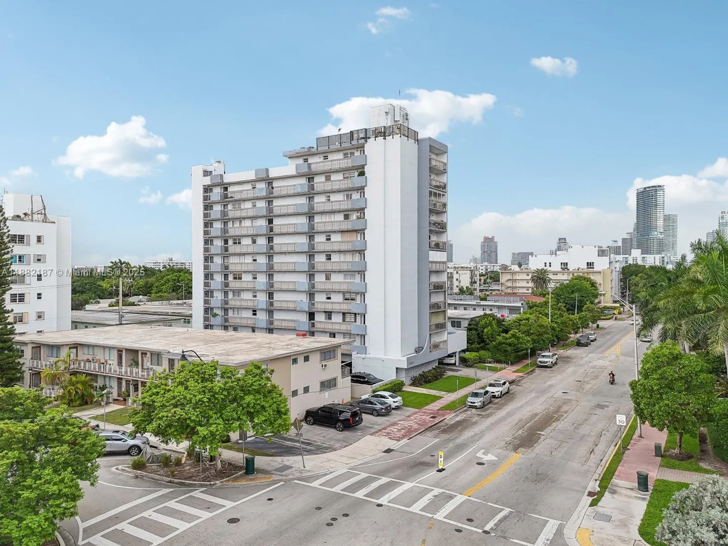 1345 West Avenue, #304