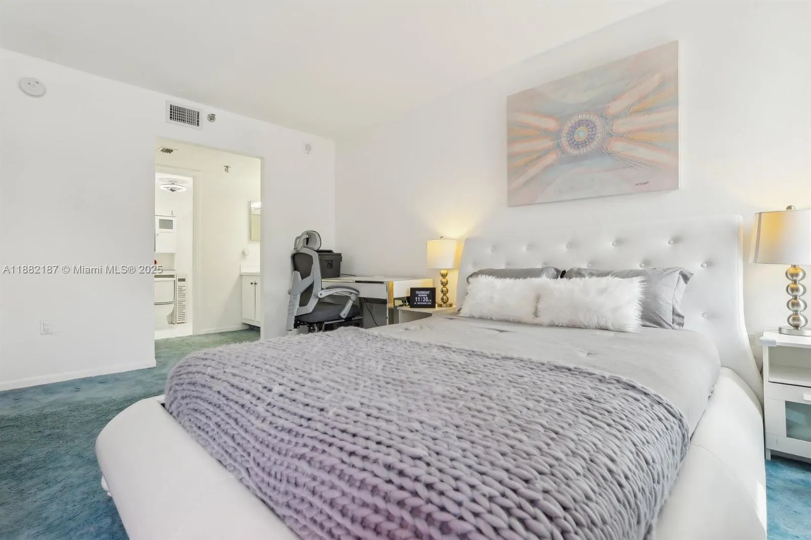 1345 West Avenue, #304