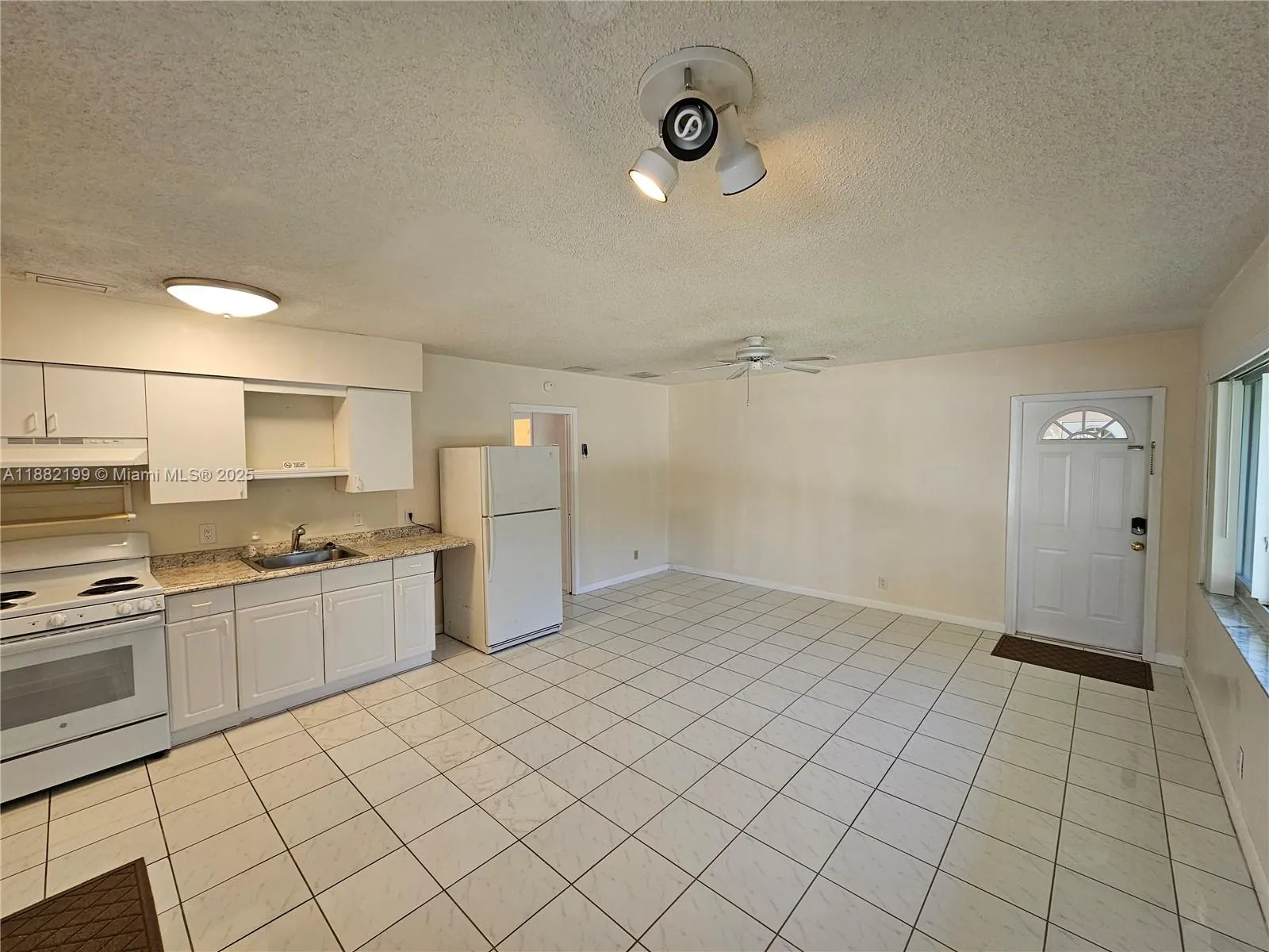 3221 NE 7th Pl, #B