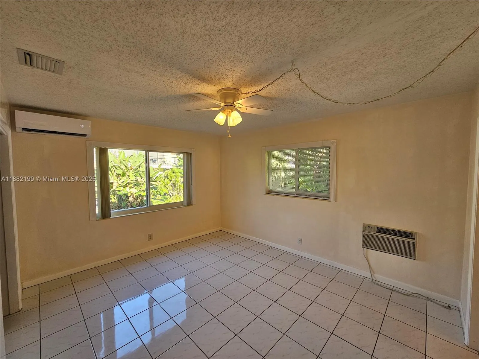 3221 NE 7th Pl, #B