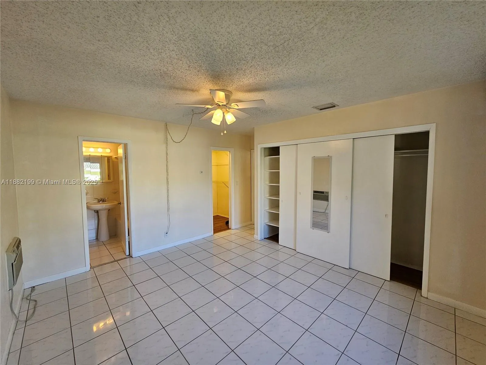 3221 NE 7th Pl, #B