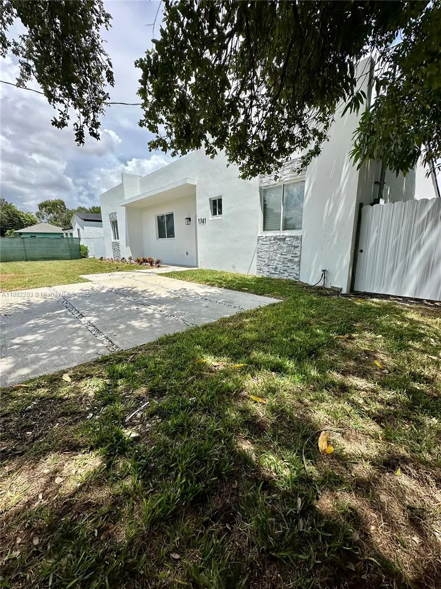 1741 NW 76th St