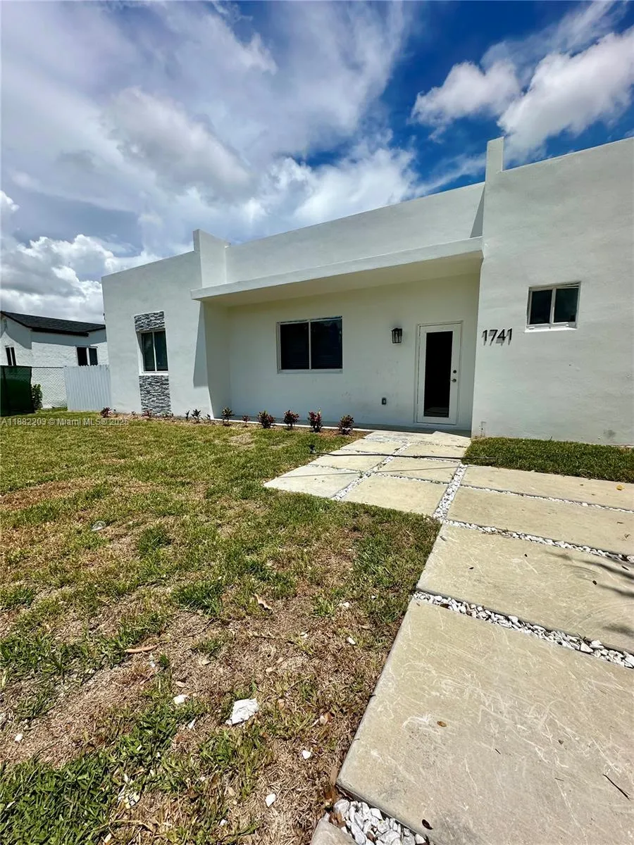 1741 NW 76th St