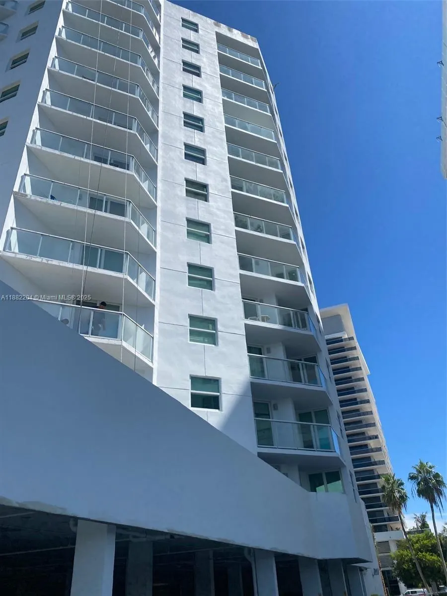 5880 Collins Ave, #902