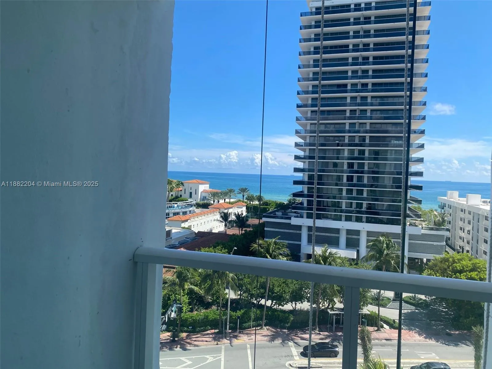 5880 Collins Ave, #902