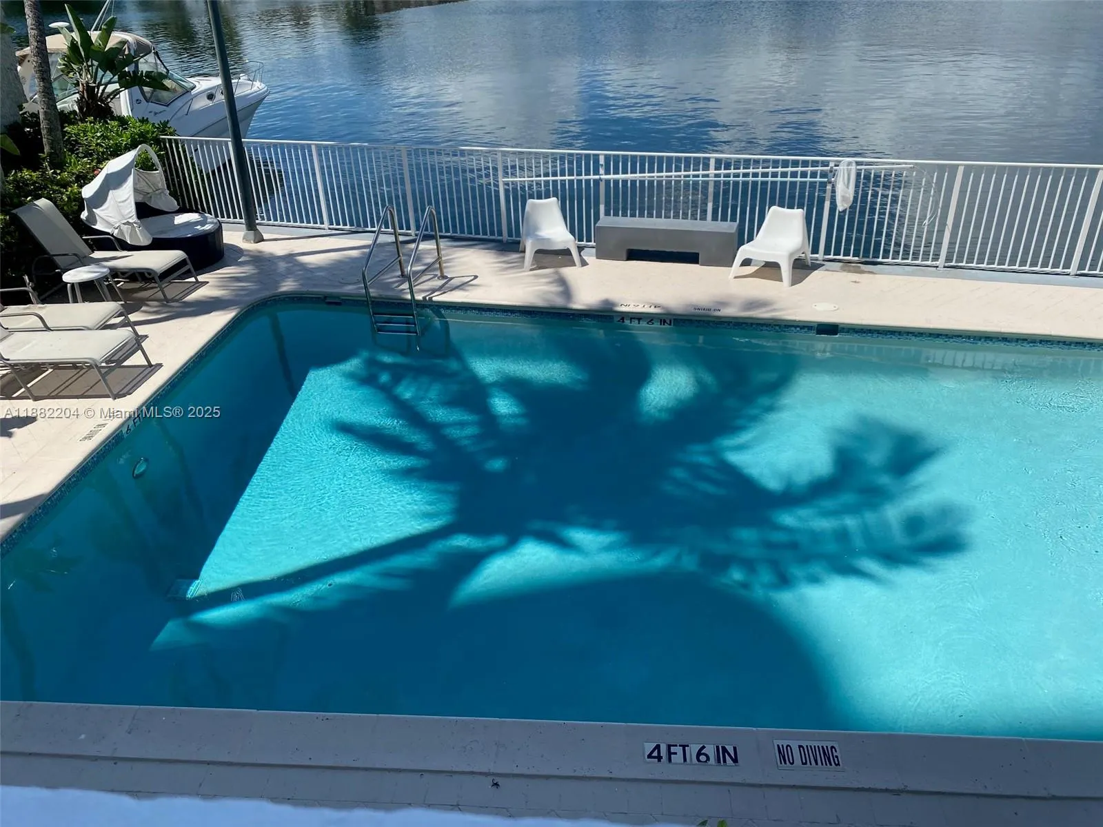 5880 Collins Ave, #902