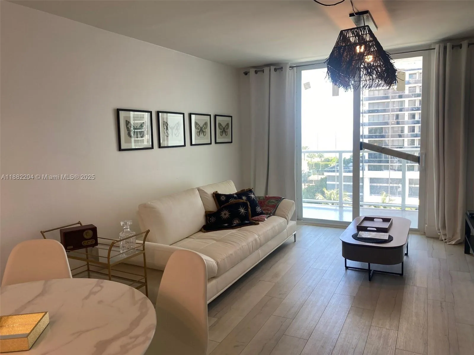 5880 Collins Ave, #902