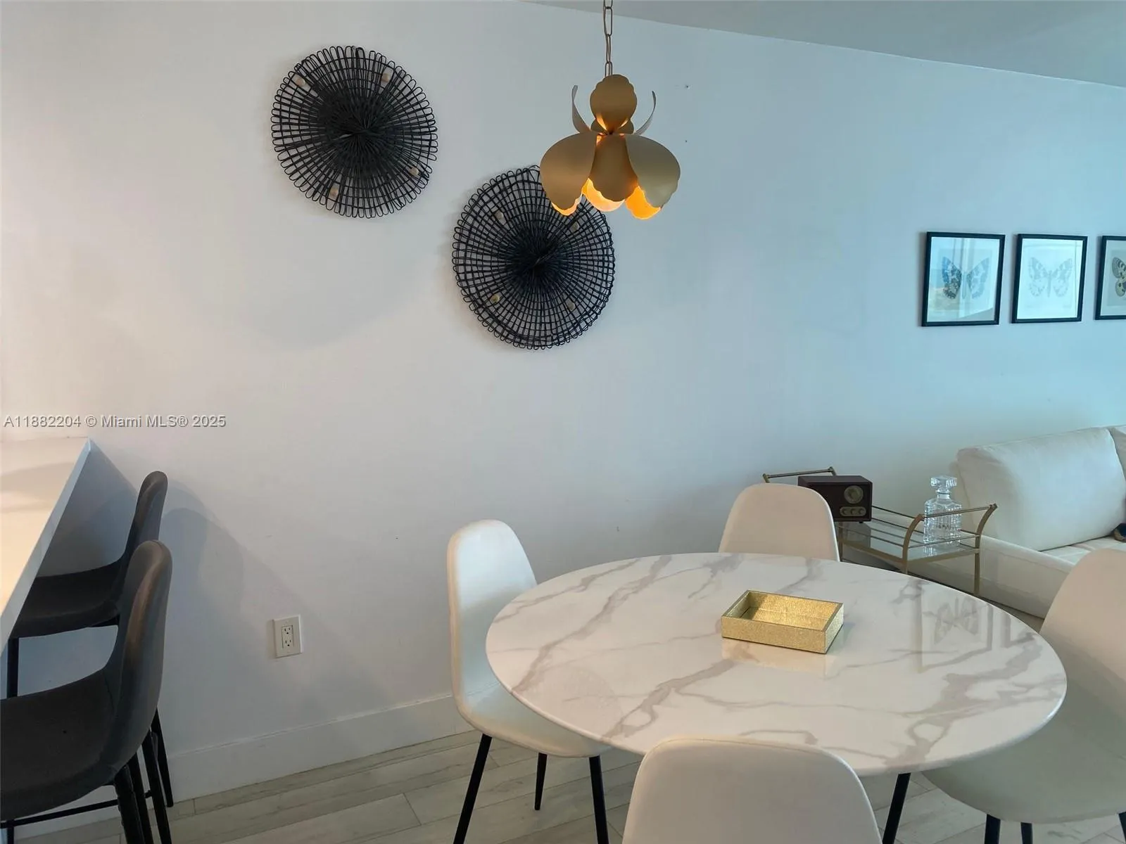 5880 Collins Ave, #902