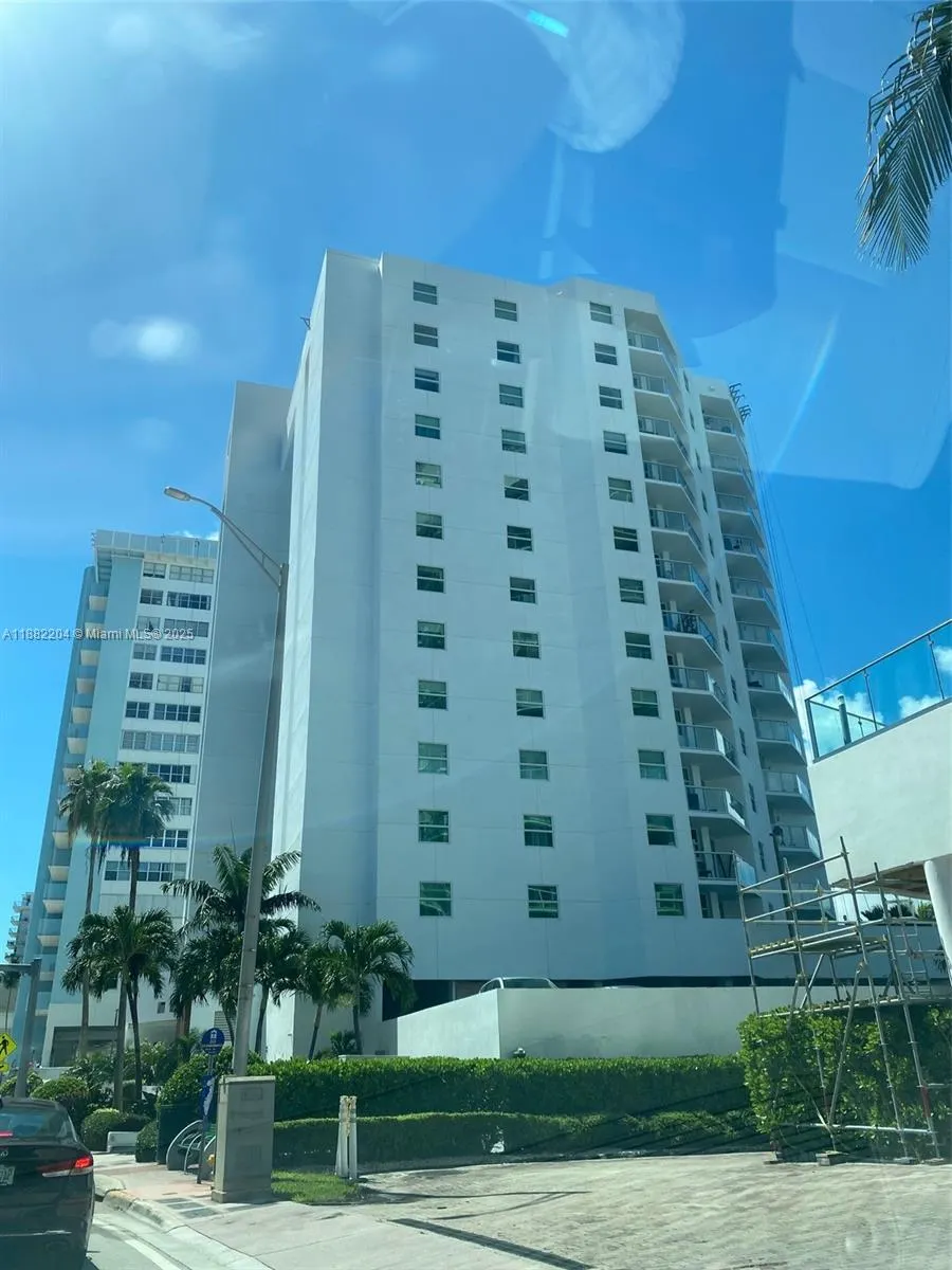5880 Collins Ave, #902